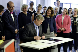 At MIT AgeLab in Cambridge, Governor Charlie Baker signs an Executive Order on April 17, 2017, establishing the state’s first Governor’s Council to Address Aging in Massachusetts. Photo/Lucyus Fevrier/CC BY-NC-SA 4.0