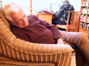 Half of Americans report problems with sleeplessness, and some find sleeping in a recliner chaircan help with that and other health issues. 
