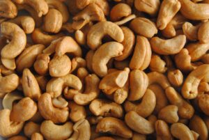 Cashew nuts are a healthy snack that contain several vital amino acids. 