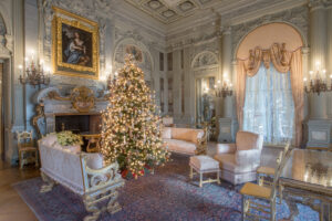 The Breakers Morning Room is a study in shine and reflection.Photo/Courtesy of Newport Mansions
