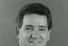 FBI agent John Connolly crossed the line with mob boss Whitey Bulger Former FBI agent John Connolly was sentenced to 40 years in prison after being convicted of second-degree murder related to his relationship with the late Boston mob boss James “Whitey” Bulger.