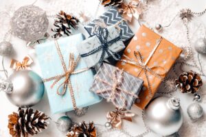Inspired holiday gifts for travelers include getaways, guidebooks, and travel-related gadgets.Photo/Pixabay