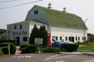 The “Barn of Fun” at Seaview Playland in Dennisport offered a wide variety of arcade games, including pinball machines and skee-ball.