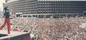 Pat Benti sings for 1.5 million Boston Celtics’ fans at City Hall Plaza as they celebrate the team’s 16th NBA championship. Then-Mayor Raymond Flynn declared June 10, 1986 Celtics Pride Day.